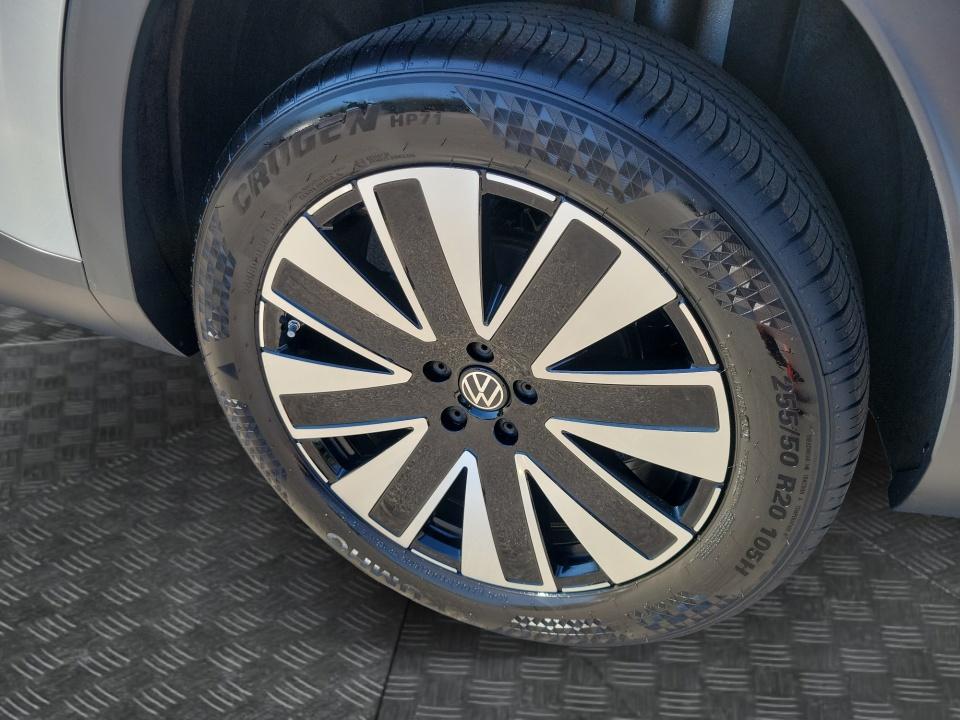 2027 Volkswagen Atlas SE w/Technology