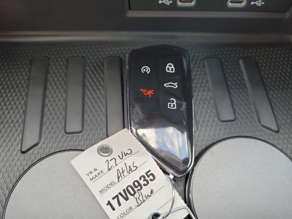 2027 Volkswagen Atlas SE w/Technology