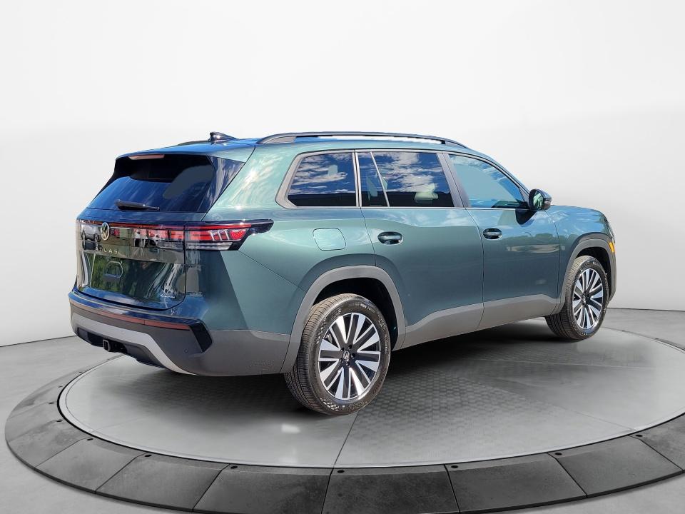 2027 Volkswagen Atlas SE w/Technology