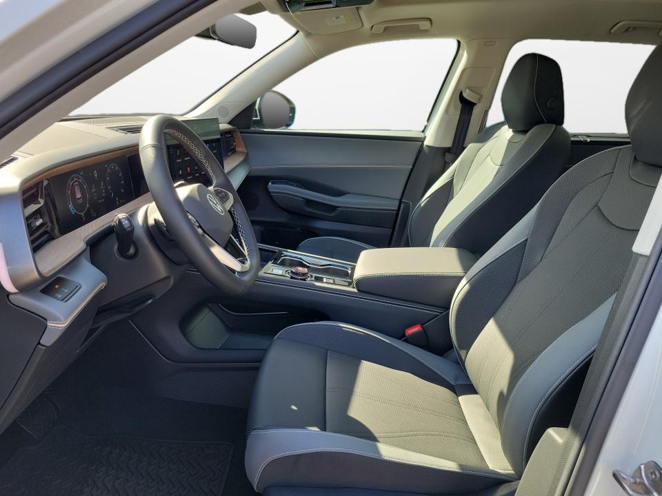 2027 Volkswagen Atlas SE w/Technology