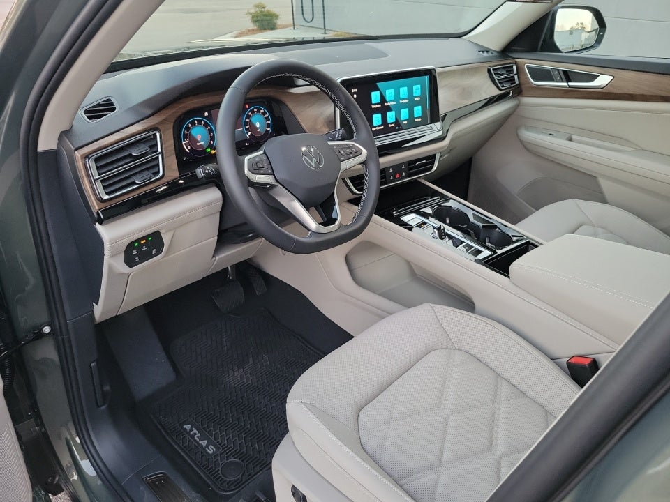 2026 Volkswagen Atlas SE with Technology