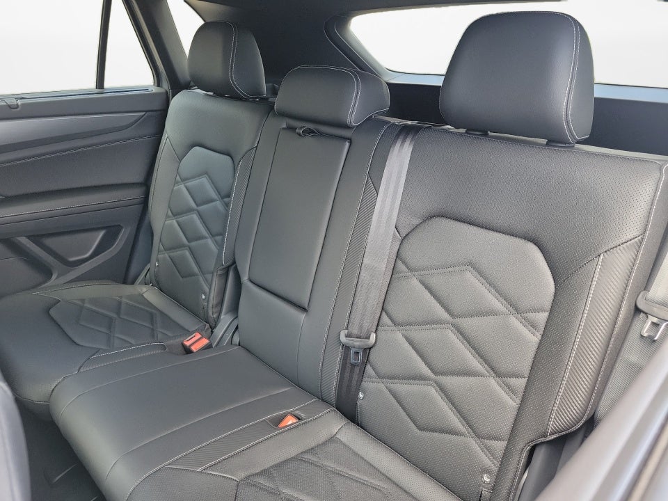 2026 Volkswagen Atlas Cross Sport SE with Technology