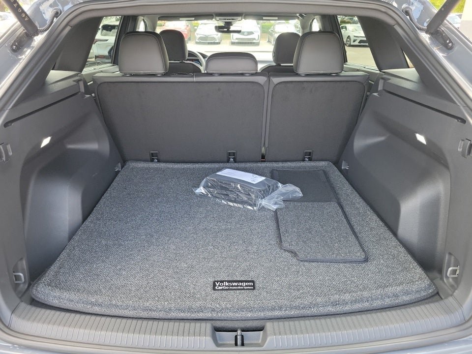 2026 Volkswagen Atlas Cross Sport SE with Technology