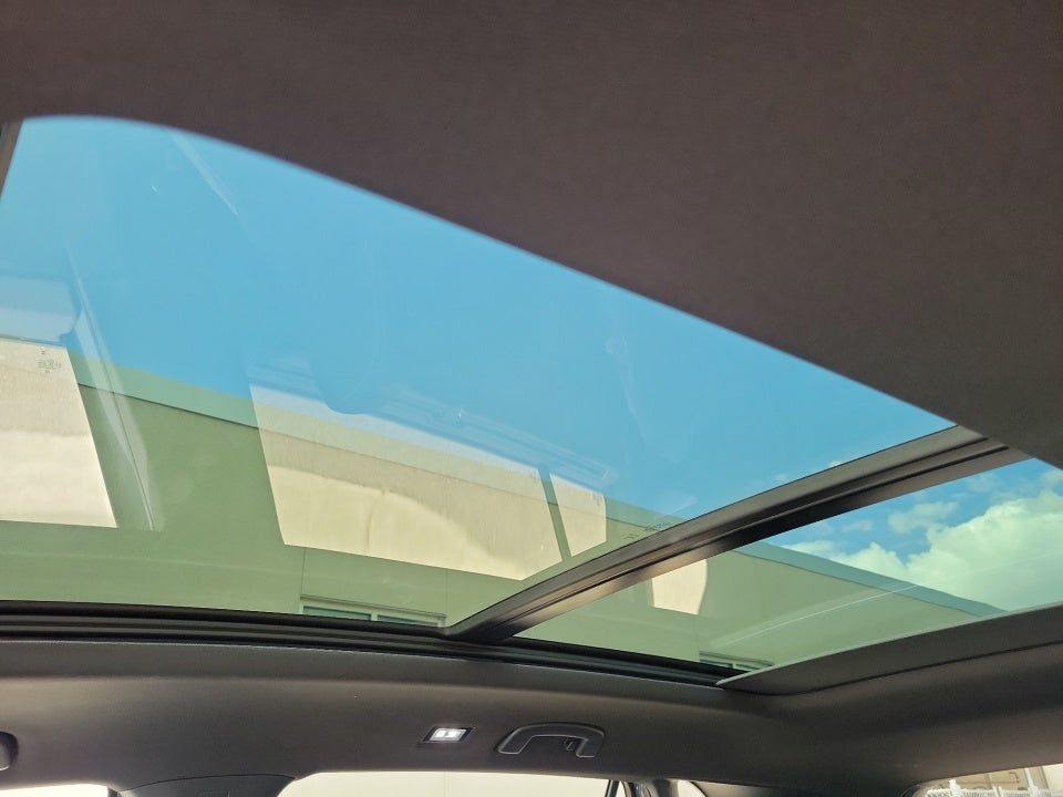 2026 Volkswagen Atlas Cross Sport SE with Technology