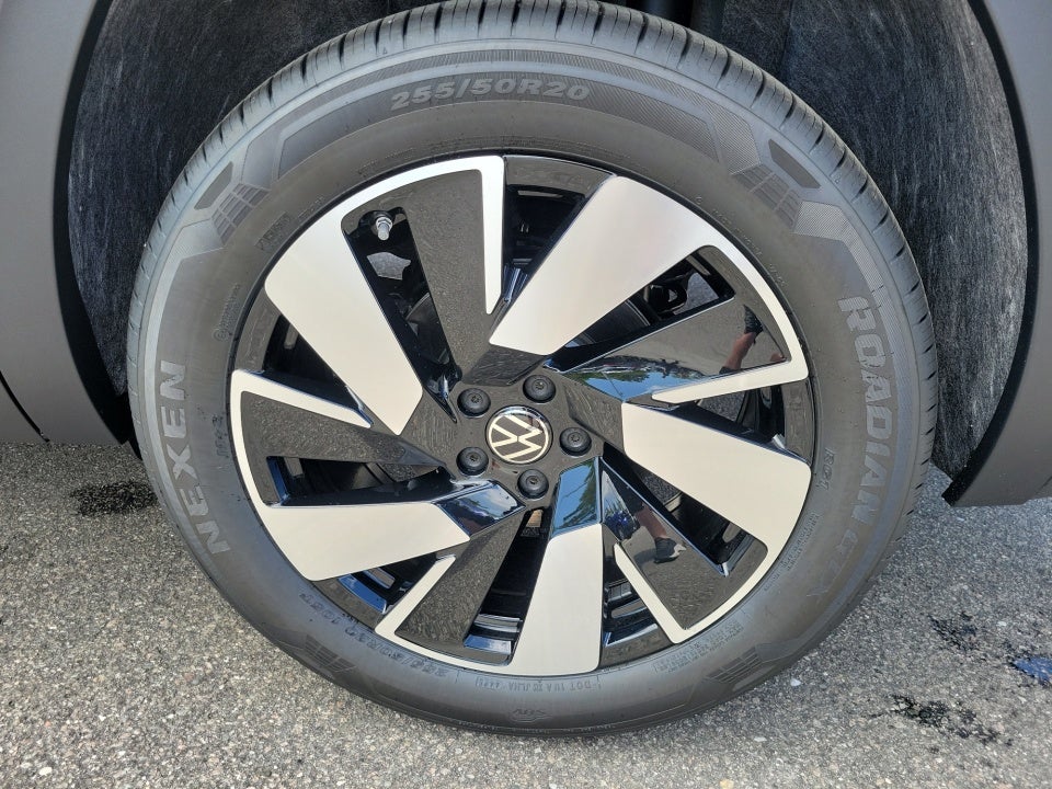 2026 Volkswagen Atlas Cross Sport SE with Technology