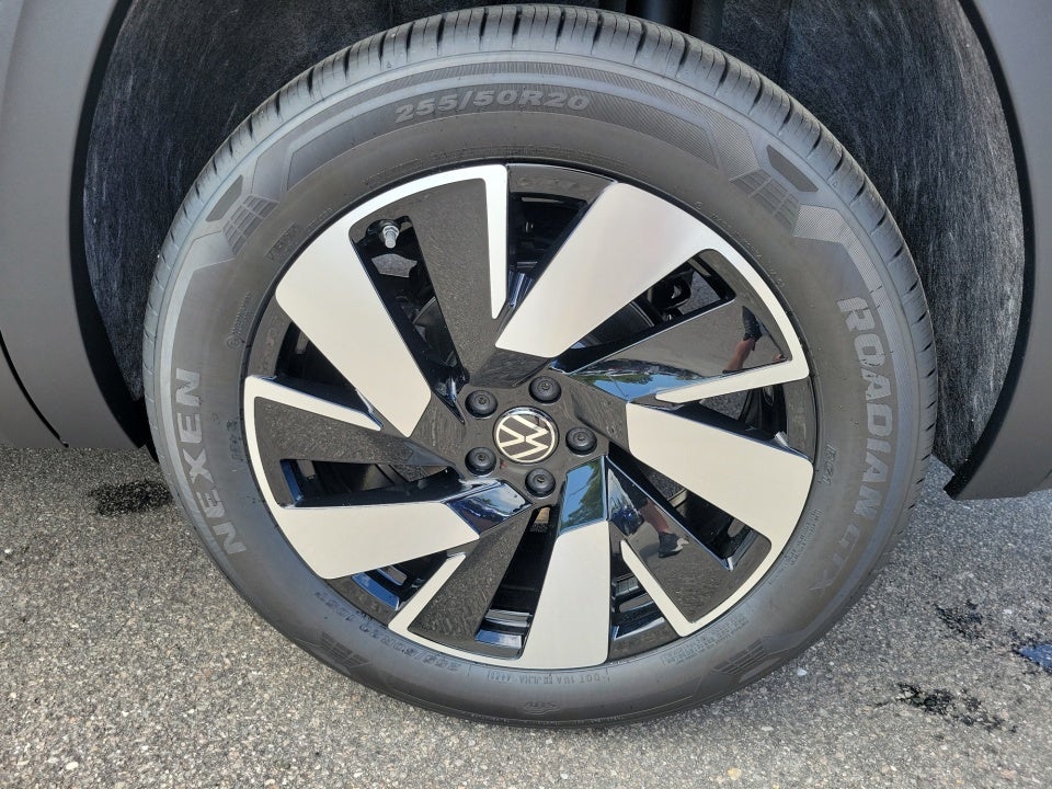 2026 Volkswagen Atlas Cross Sport SE with Technology