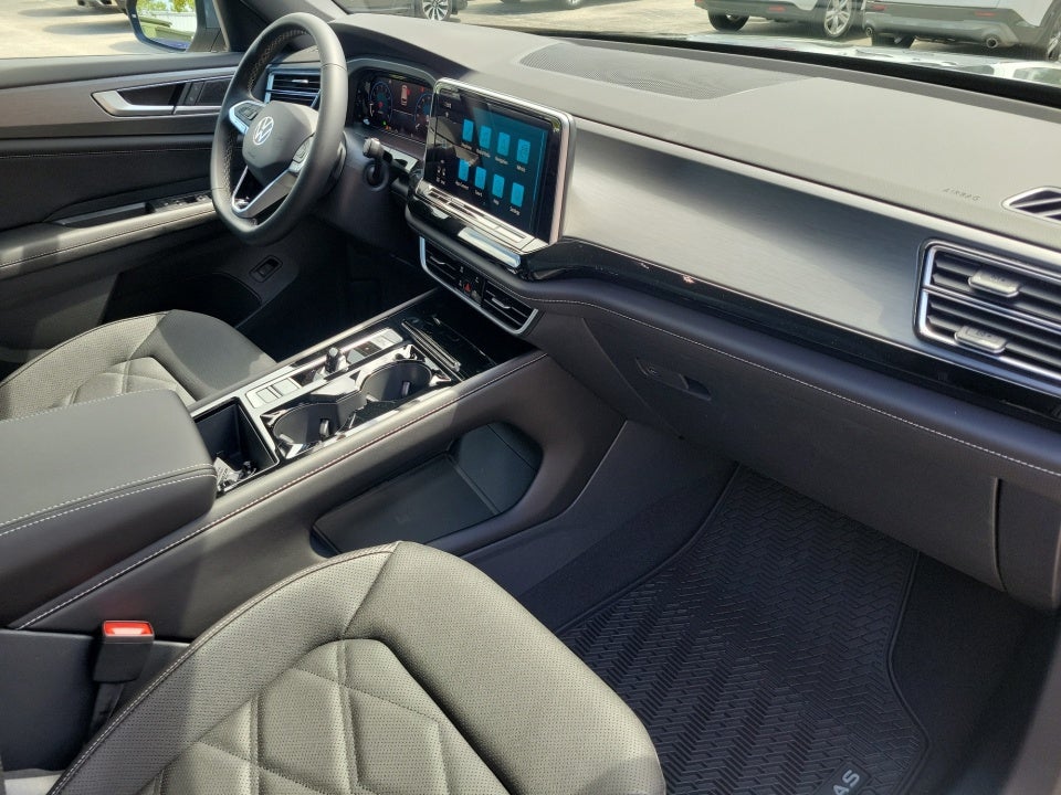 2026 Volkswagen Atlas Cross Sport SE with Technology