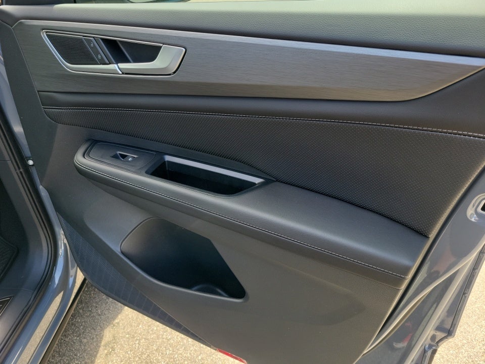 2026 Volkswagen Atlas Cross Sport SE with Technology