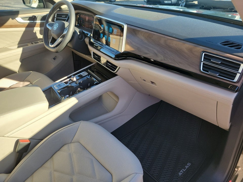 2026 Volkswagen Atlas SE with Technology