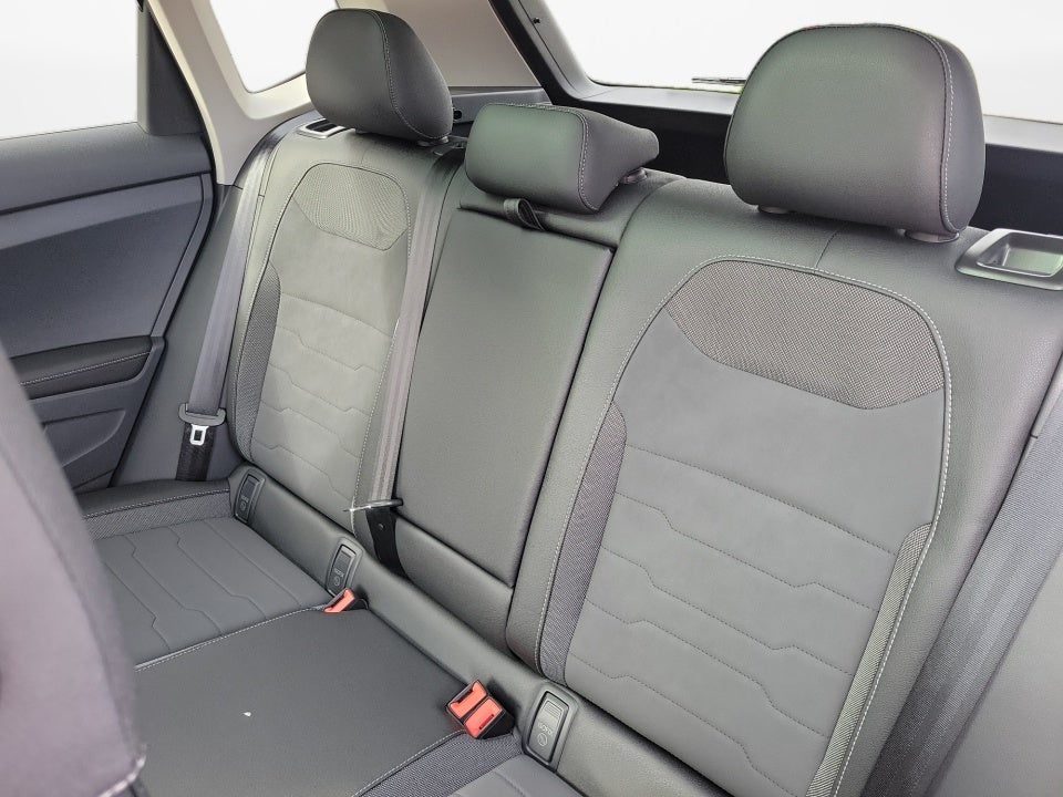 2026 Volkswagen Taos SE Black