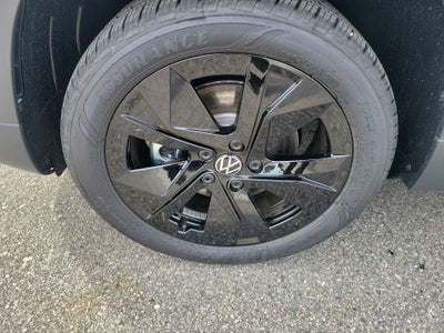 2026 Volkswagen Taos SE Black