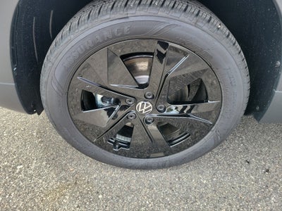 2026 Volkswagen Taos SE Black