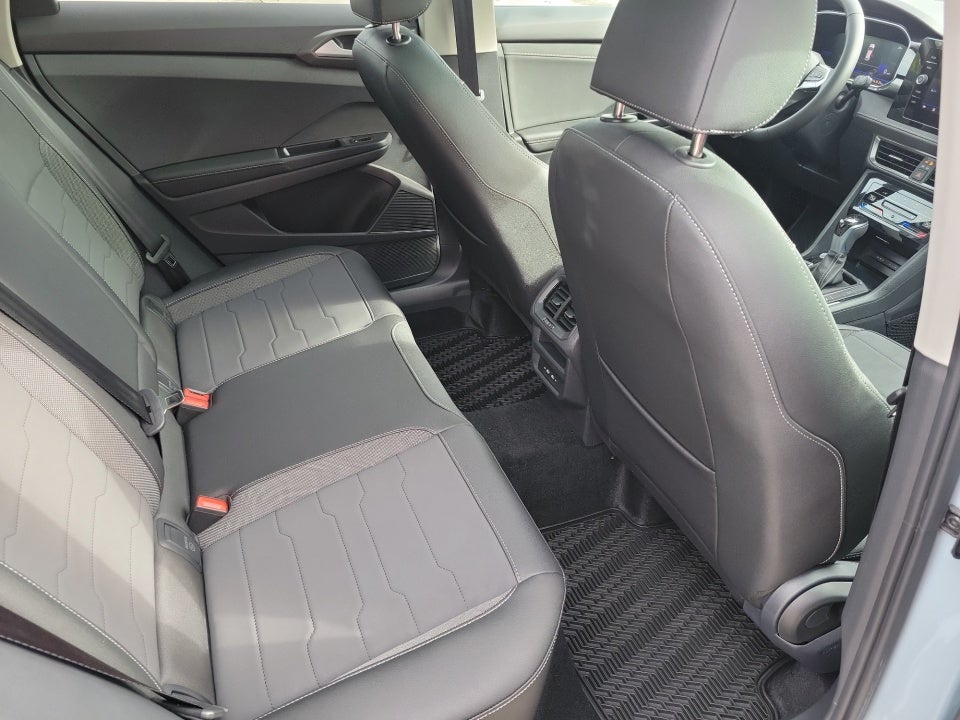 2026 Volkswagen Taos SE Black