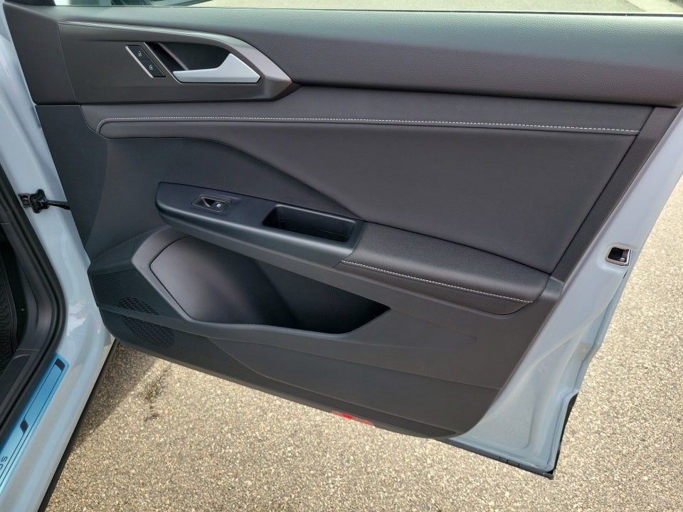 2026 Volkswagen Taos SE Black