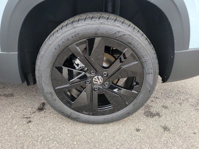 2026 Volkswagen Taos SE Black