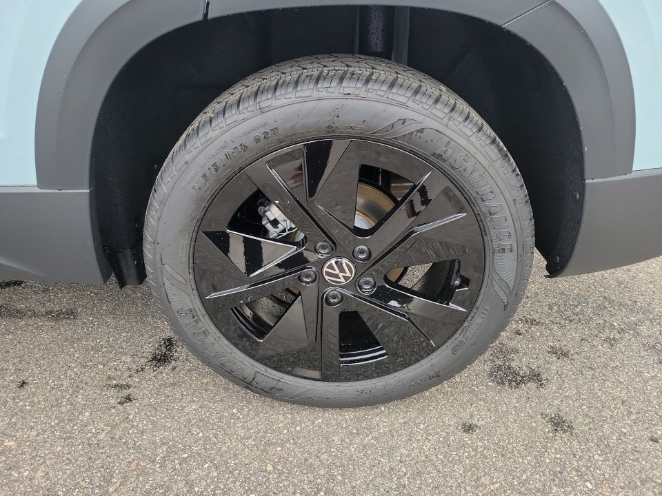 2026 Volkswagen Taos SE Black