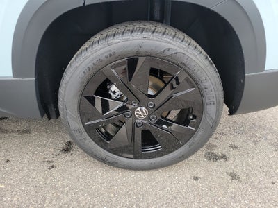 2026 Volkswagen Taos SE Black