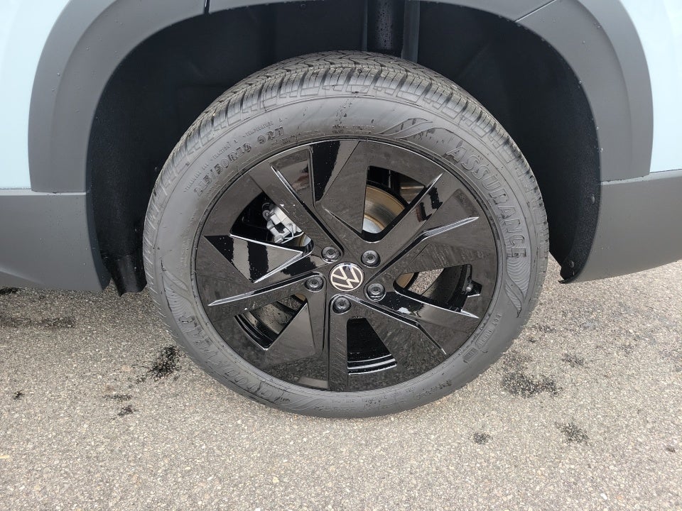 2026 Volkswagen Taos SE Black