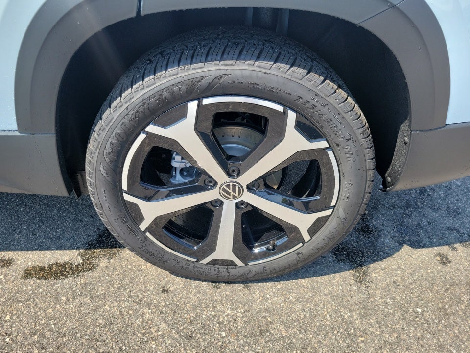 2026 Volkswagen Taos SEL