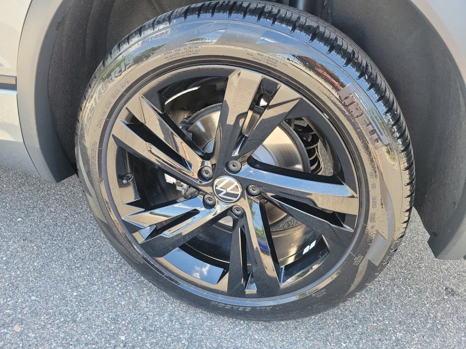 2024 Volkswagen Tiguan SE R-Line Black