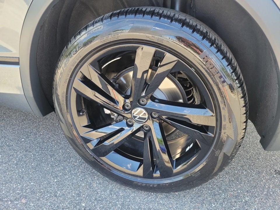 2024 Volkswagen Tiguan SE R-Line Black