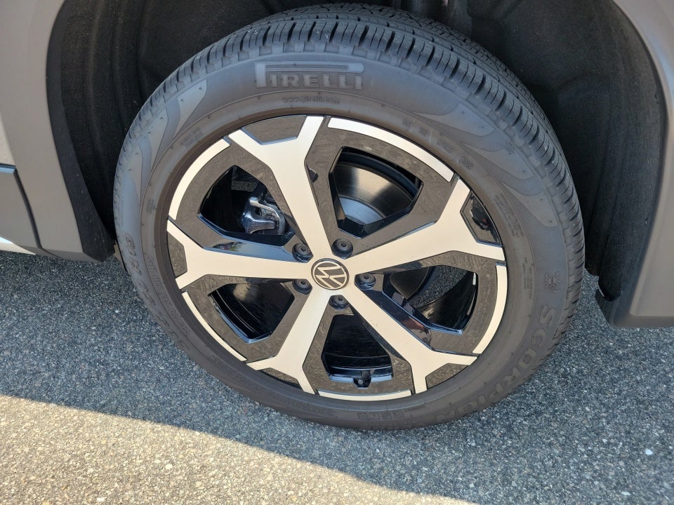 2025 Volkswagen Tiguan 2.0T SE