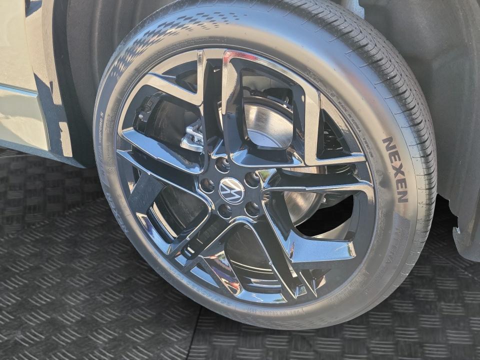 2027 Volkswagen Tiguan SE R-Line Black
