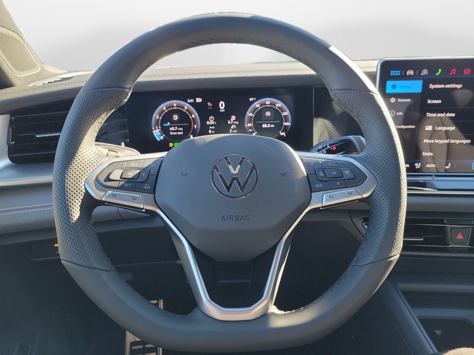 2026 Volkswagen Tiguan SE R-Line Black