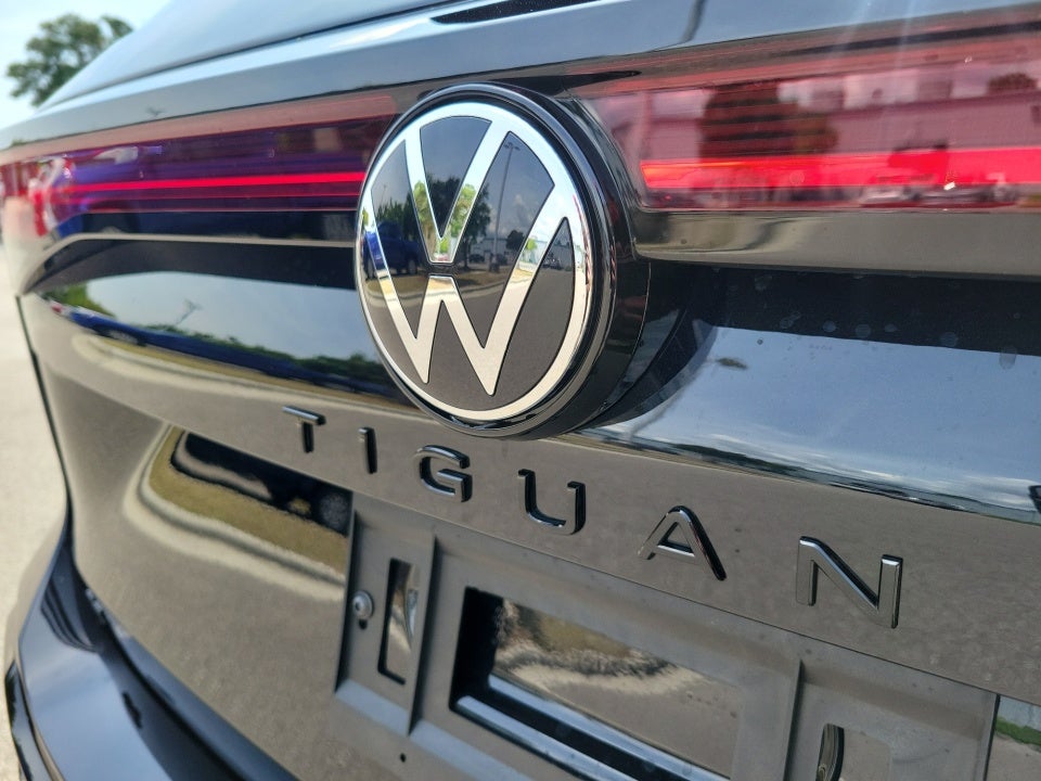 2026 Volkswagen Tiguan SE R-Line Black