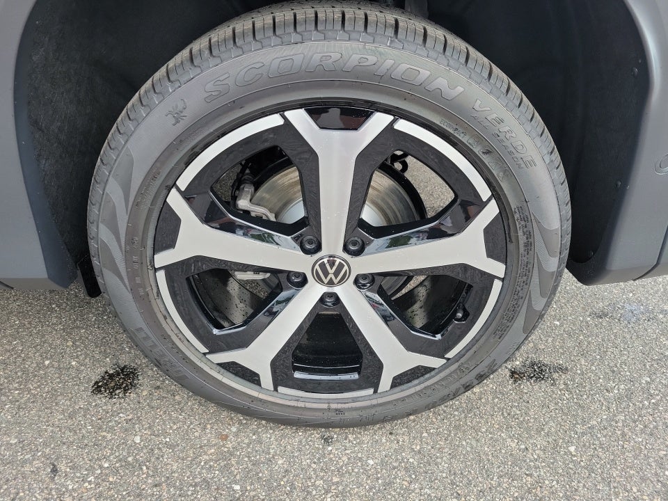 2025 Volkswagen Tiguan 2.0T SE