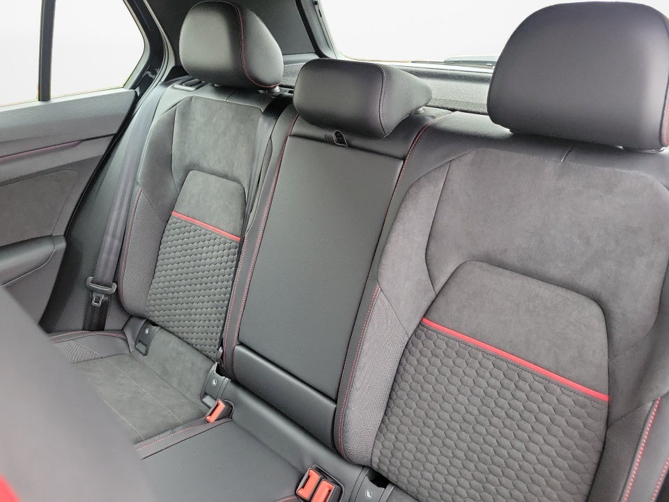 2026 Volkswagen Golf GTI SE