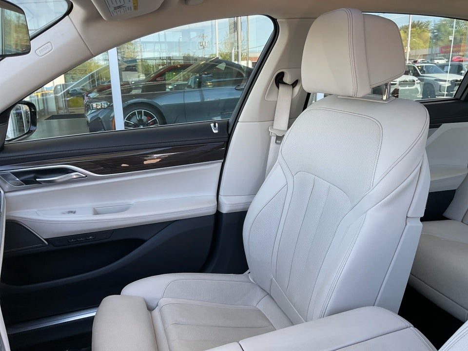 2019 BMW 740i 740i