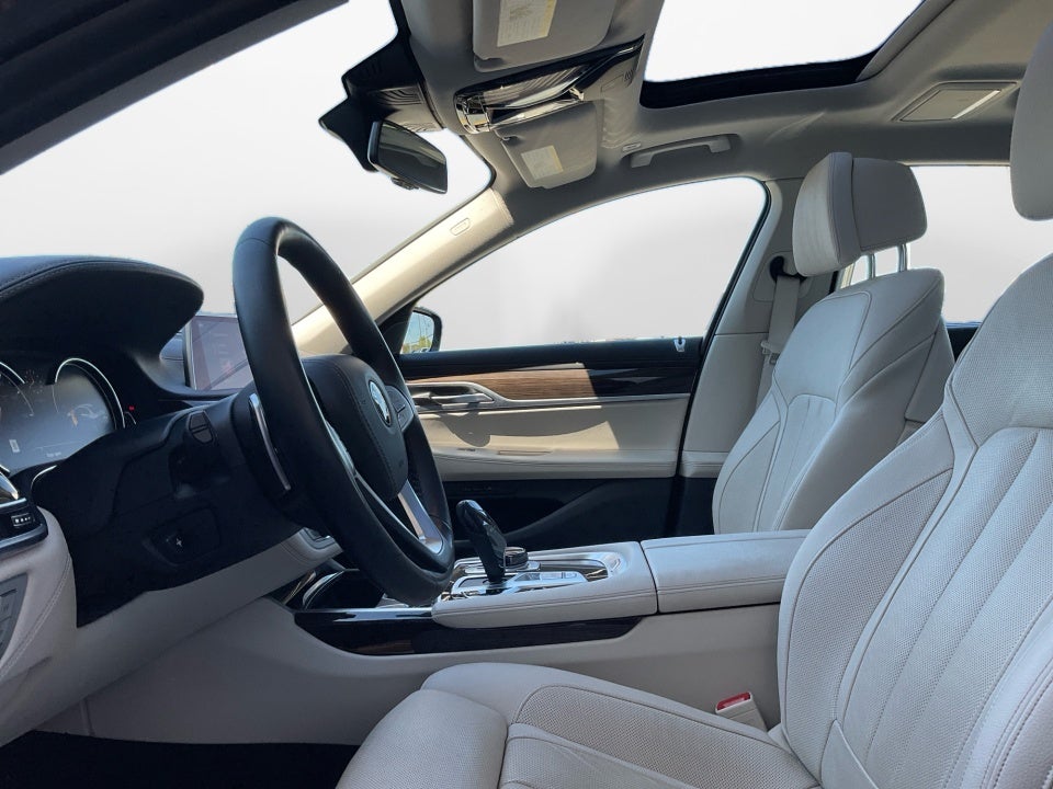 2019 BMW 740i 740i