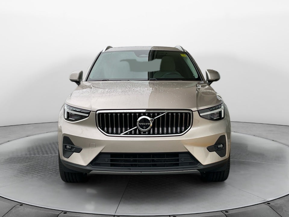 2024 Volvo XC40 B5 Plus Bright Theme