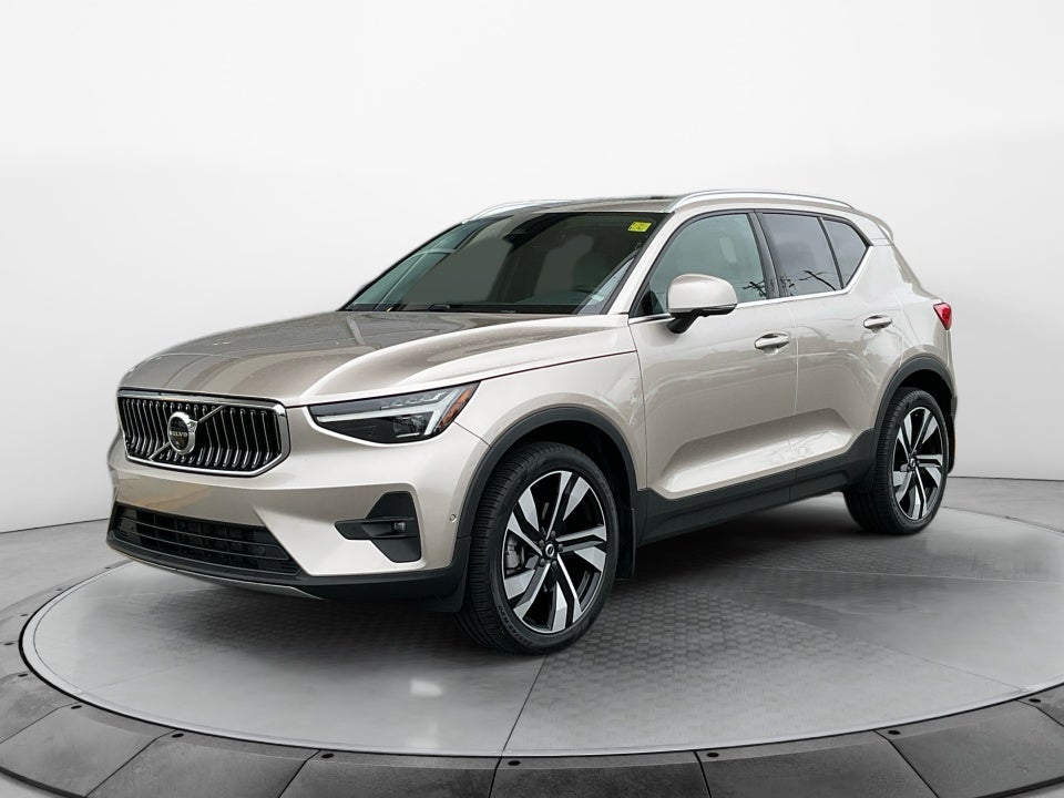 2024 Volvo XC40 B5 Plus Bright Theme