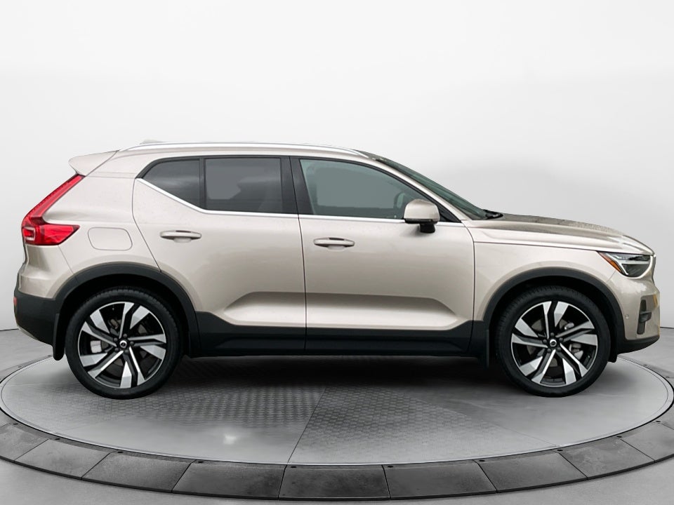 2024 Volvo XC40 B5 Plus Bright Theme