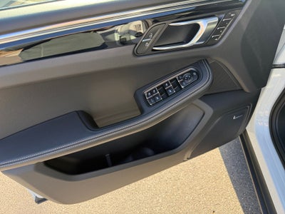 2025 Porsche Macan T