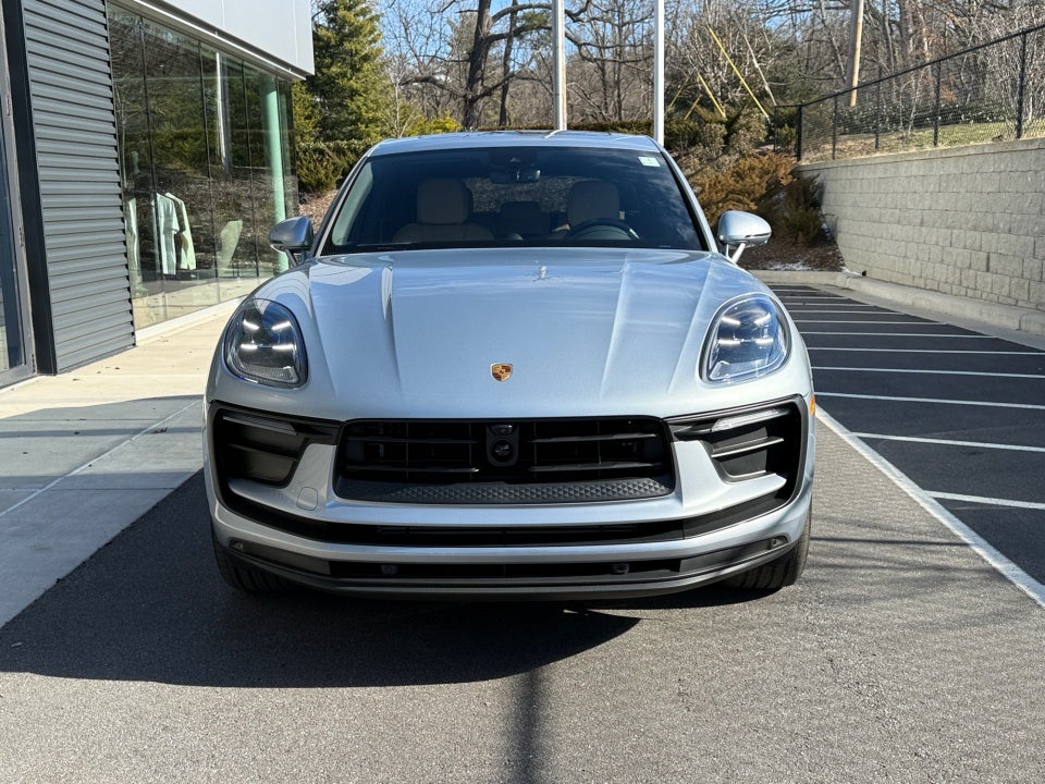 2025 Porsche Macan T