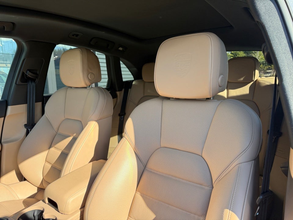 2025 Porsche Macan T