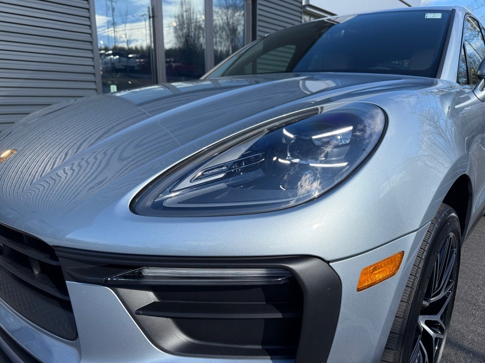 2025 Porsche Macan T