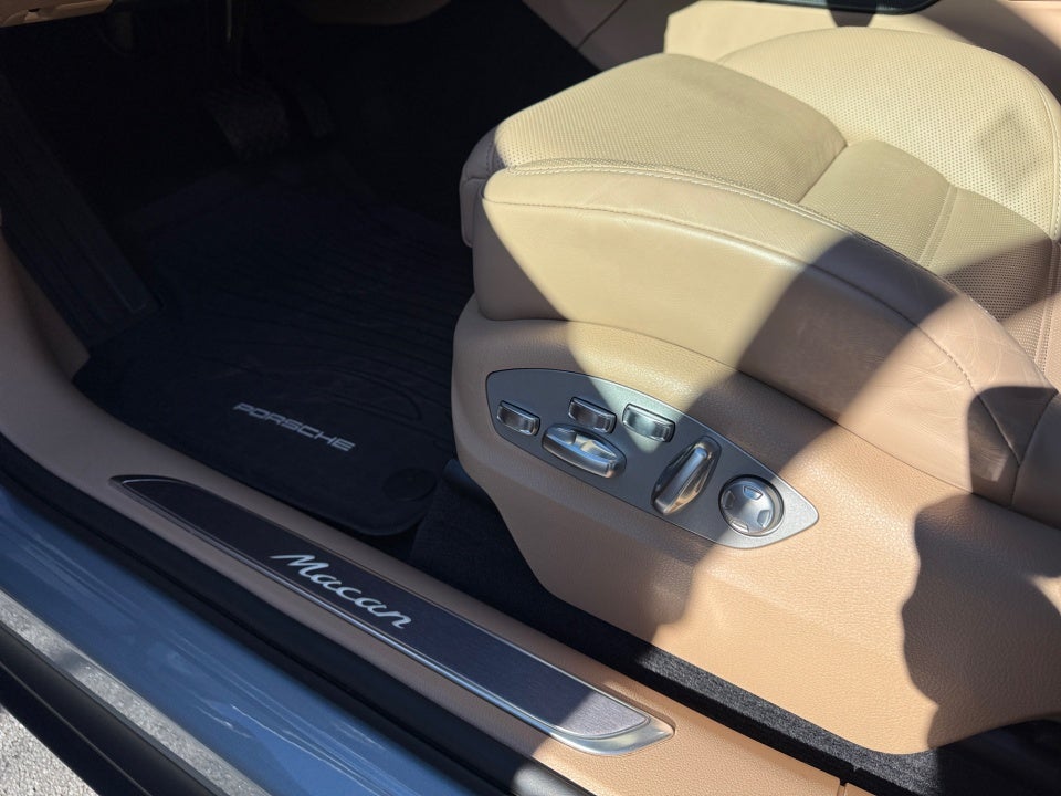 2025 Porsche Macan T