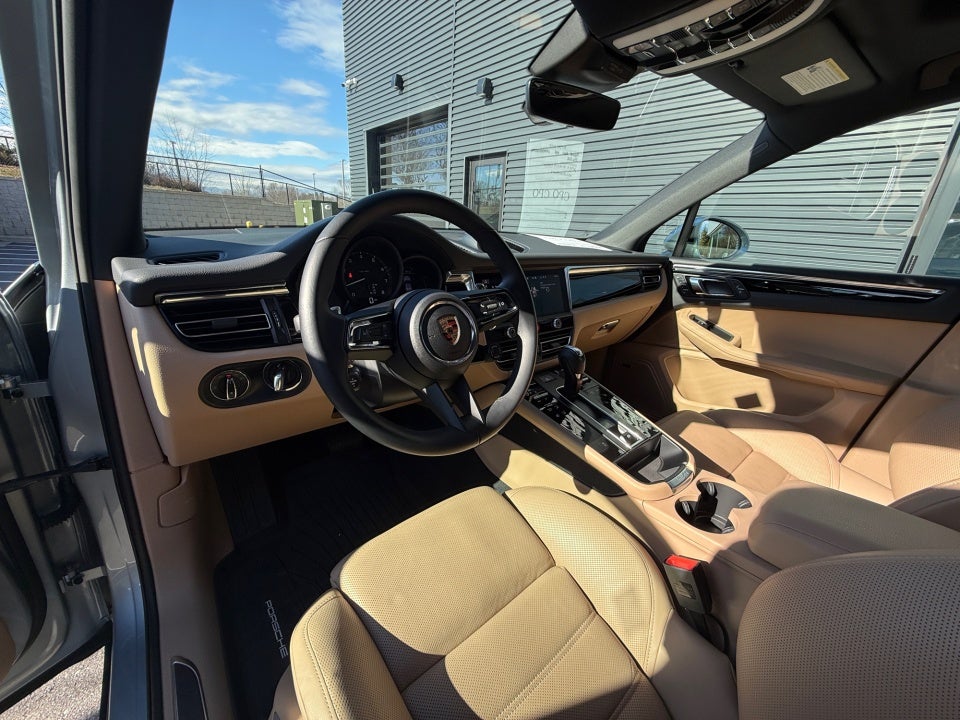2025 Porsche Macan T