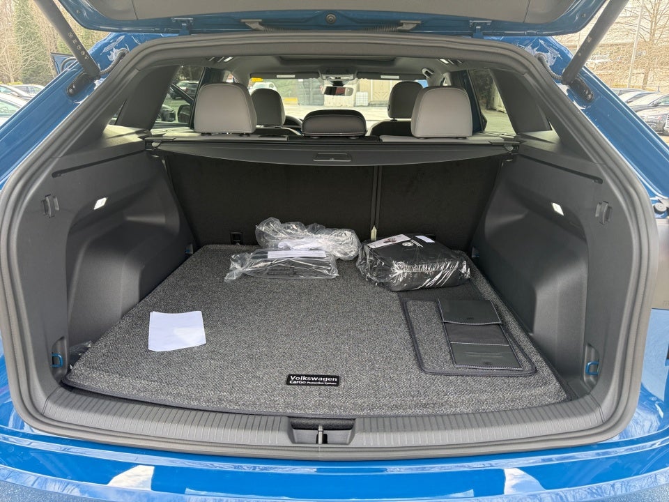 2026 Volkswagen Atlas Cross Sport SEL R-Line Black