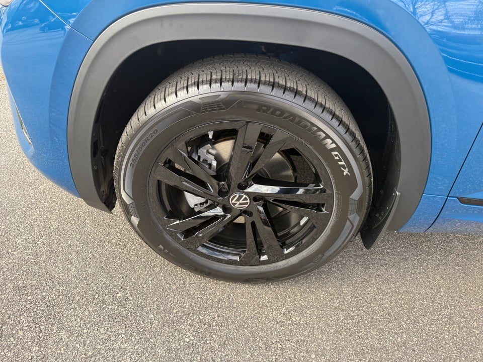 2026 Volkswagen Atlas Cross Sport SEL R-Line Black