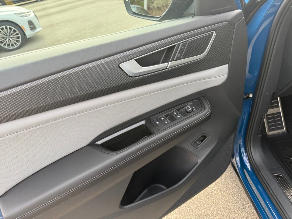 2026 Volkswagen Atlas Cross Sport SEL R-Line Black