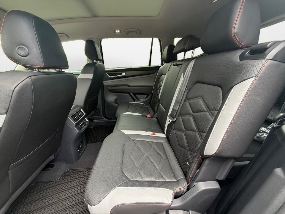 2026 Volkswagen Atlas Peak Edition