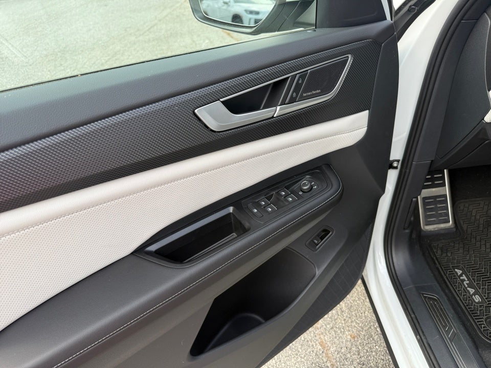 2026 Volkswagen Atlas Cross Sport SEL Premium R-Line