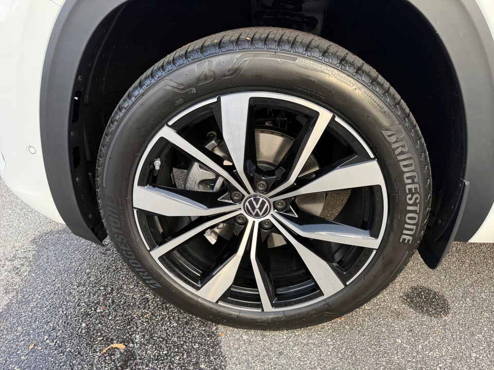 2026 Volkswagen Atlas Cross Sport SEL Premium R-Line