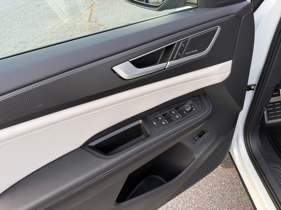 2026 Volkswagen Atlas Cross Sport SEL Premium R-Line