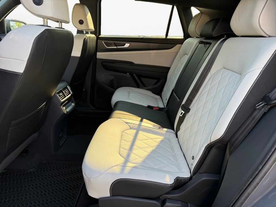 2026 Volkswagen Atlas Cross Sport SEL Premium R-Line